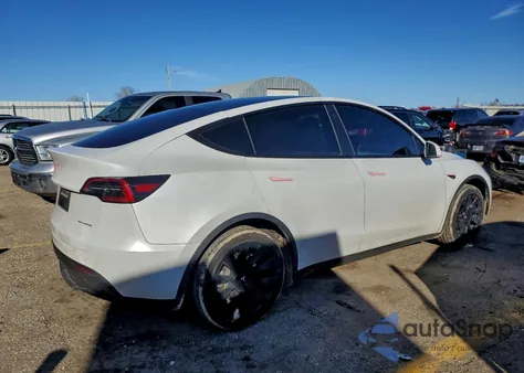 2022 Tesla Model Y from USA, damaged, VIN 7SAYGAEE8NF520225